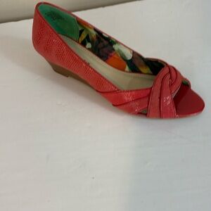 Anne Klein AK Bitty Coral Peep Toe Leather Wedge Size 8M